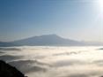 Uitzicht vanaf terras: Boven de wolken